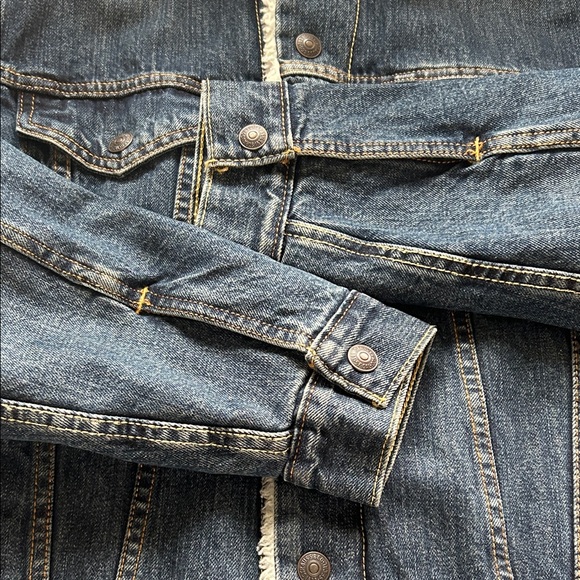 Mens size small Levi's Sherpa Lined Denim Jacket - Picture 8 of 9